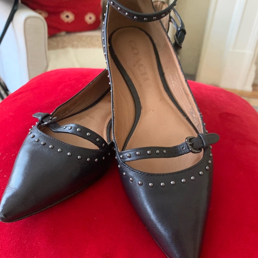 SOLD.  Coach leather flats Sz 5.5 🌻